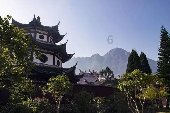 前天男朋友去谈生意，我听闺蜜说我男朋友喝多了对她动手动脚，第二天我闺蜜哭着跑来跟我说我男朋友跟她那游戏画面