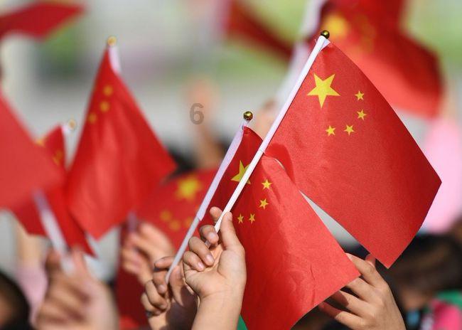 活的梭子蟹蒸熟后蟹肚白变成绿色，怎么回事？还能吃吗？